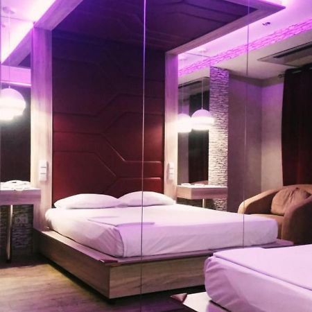 Carol Hotel Пирей Экстерьер фото