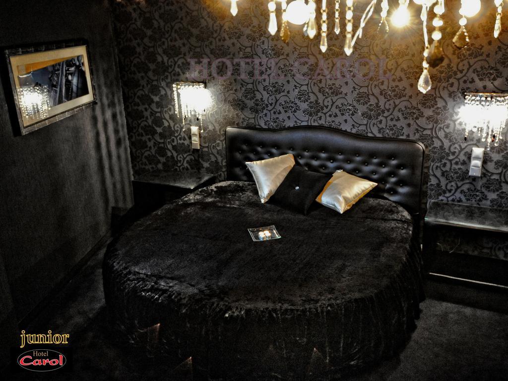 Carol Hotel Пирей Экстерьер фото
