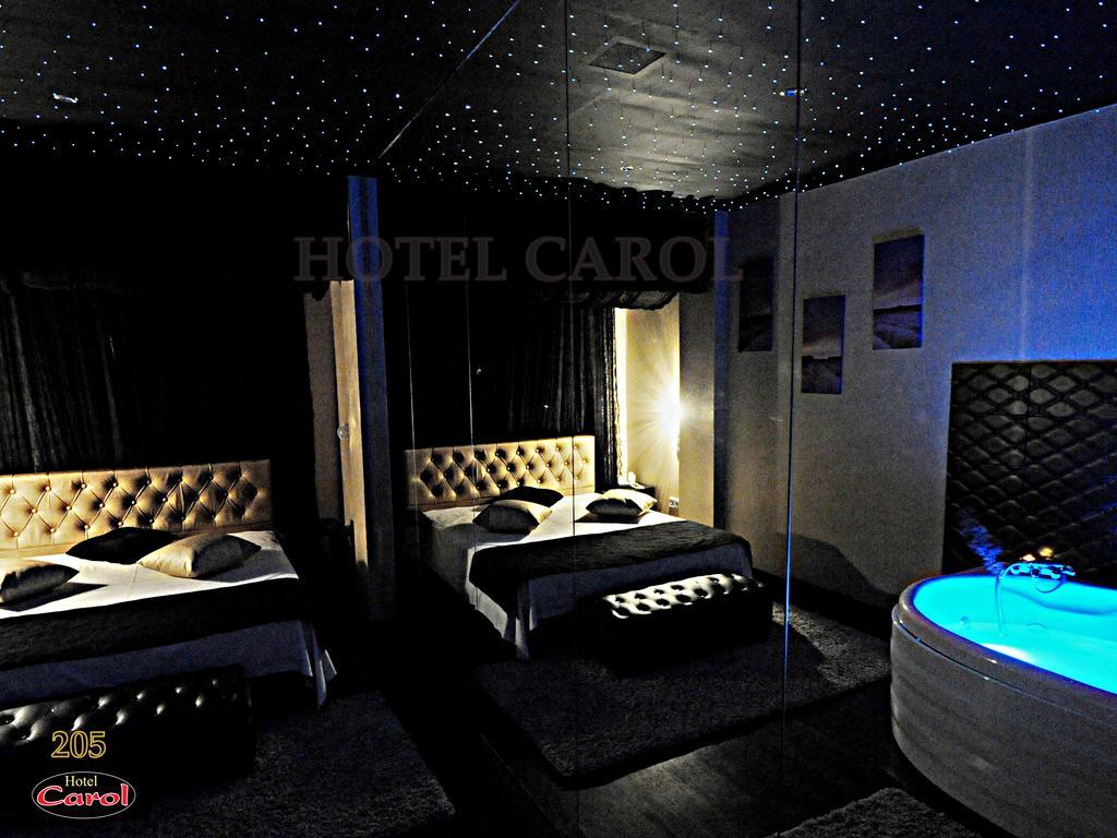 Carol Hotel Пирей Экстерьер фото