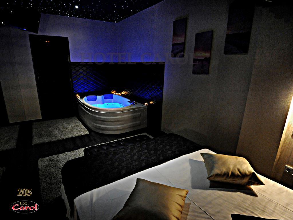 Carol Hotel Пирей Экстерьер фото