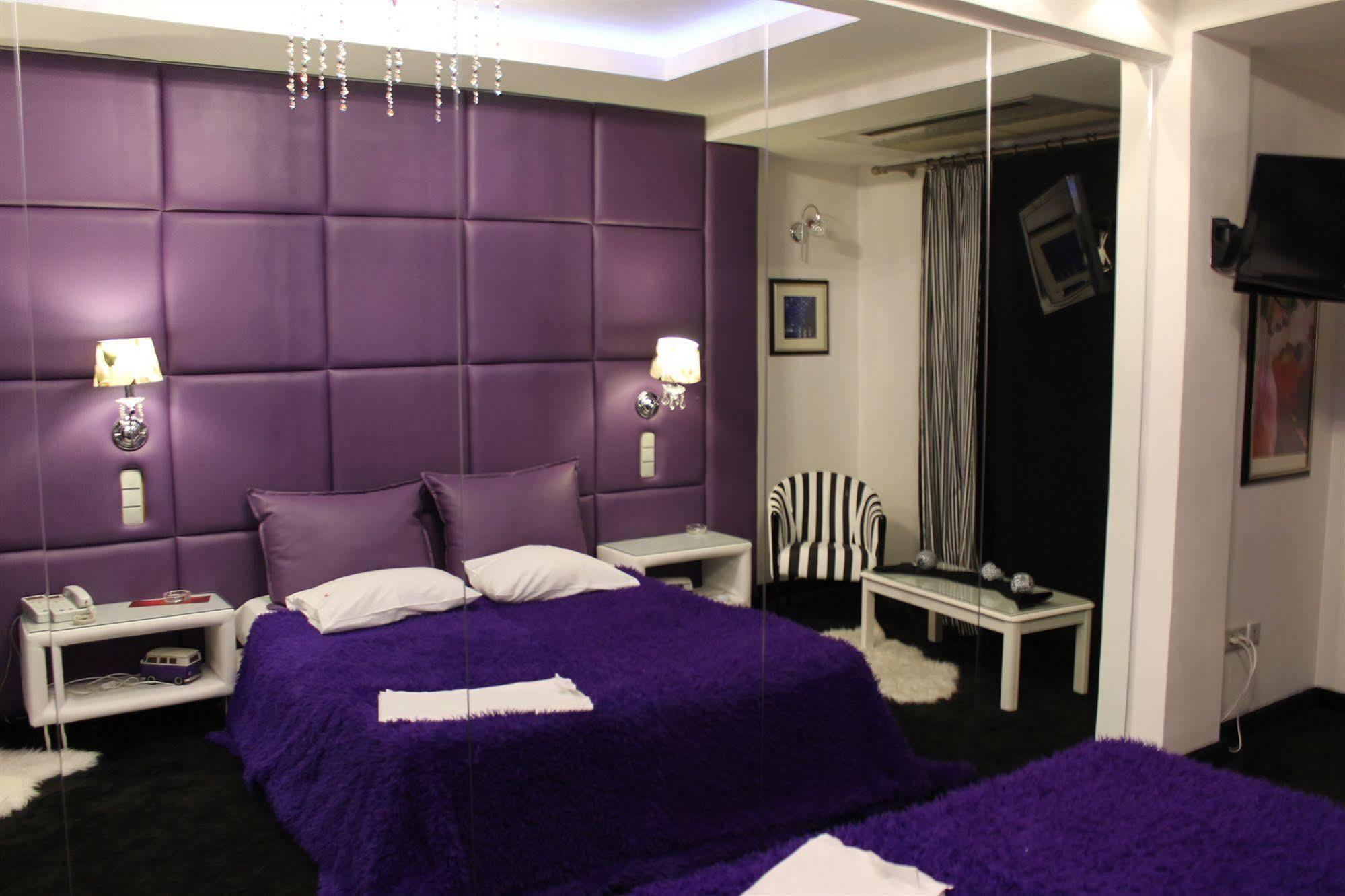 Carol Hotel Пирей Экстерьер фото