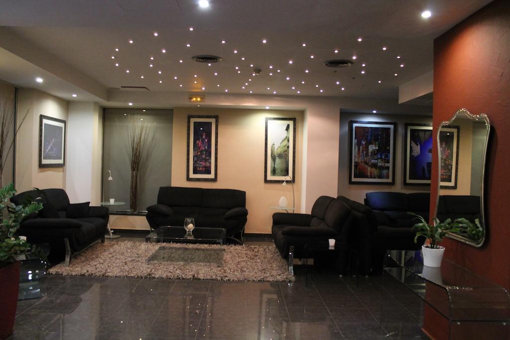 Carol Hotel Пирей Экстерьер фото
